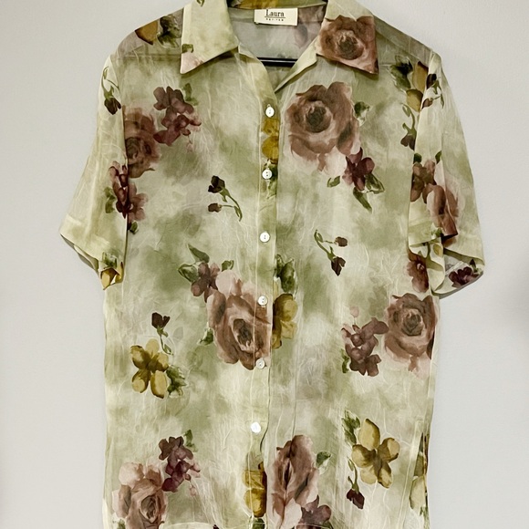 Laura Petite Sheer Short Sleeve Floral Blousee - Picture 2 of 4